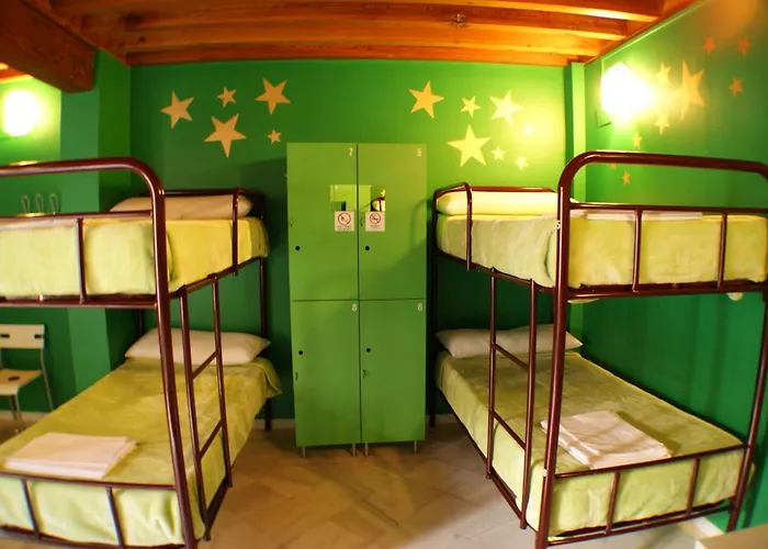 White Nest Hostel Granada