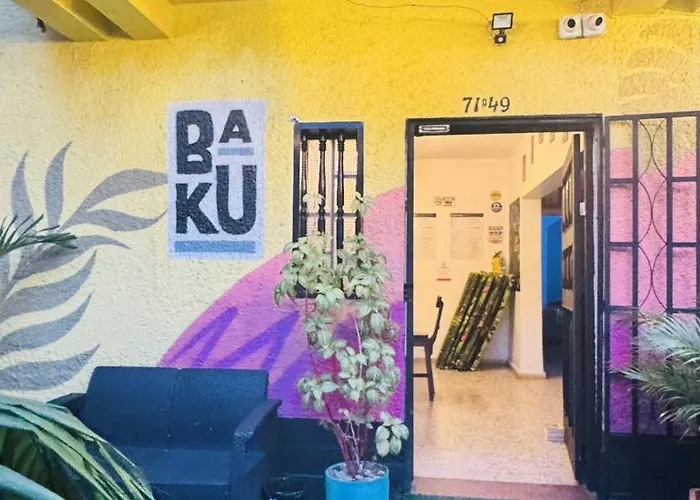 Baku Laureles Hostel Medellín