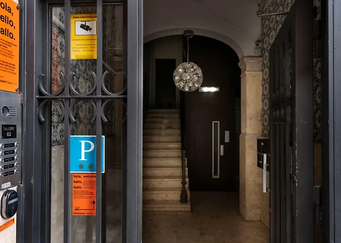 Chic & Basic Tallers Hostal Barcelona