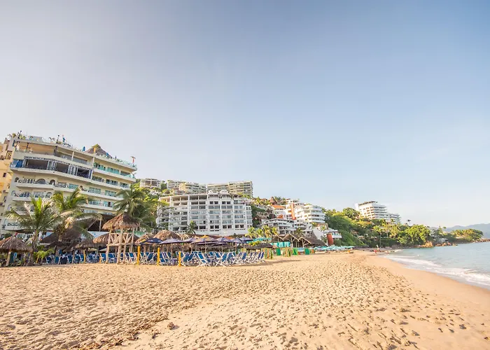 Hoteles BaratosBlue Chairs Beachfront Resort Puerto Vallarta - Adults Only