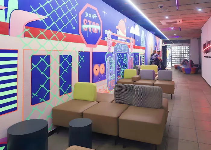 Hoteles BaratosIdeal Youth