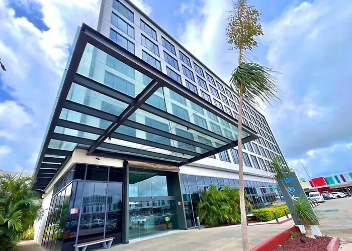 Fiesta Inn Express Cancún Cumbres