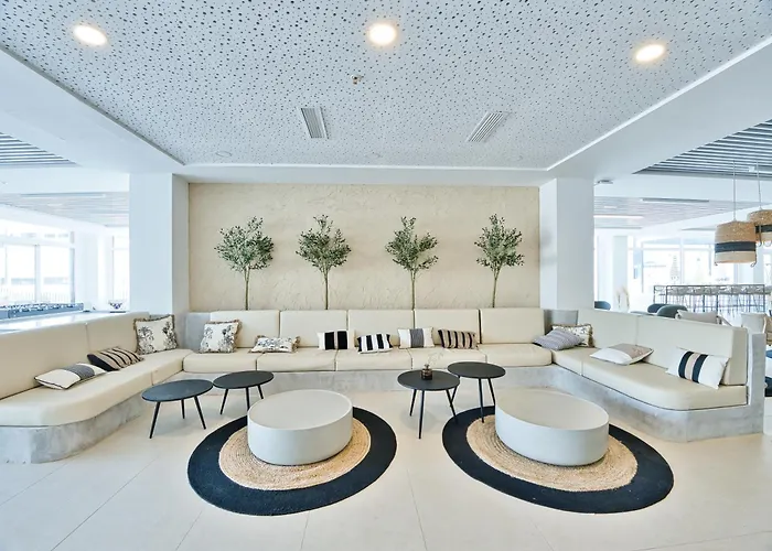 Vibe Stay Sevilla Residencia de Estudiantes - Adults Only