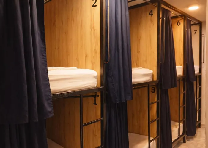 La Familia Hostel - Parque Poblado Medellín