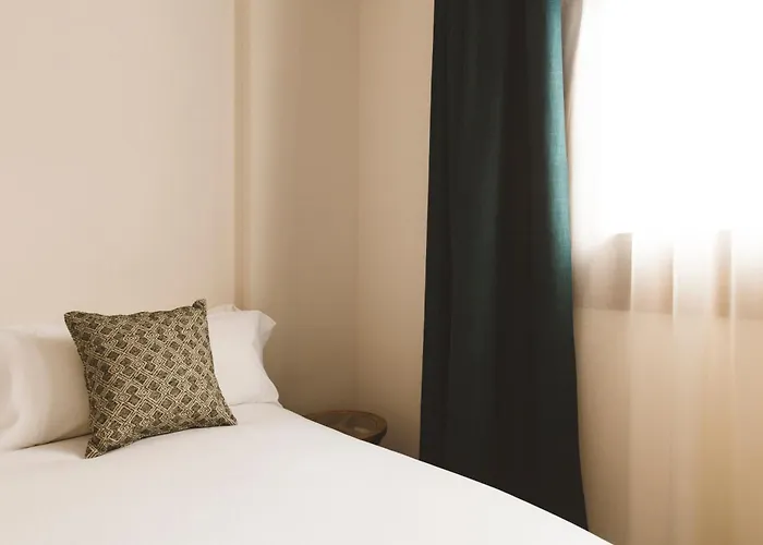 Honest Granada Hotel