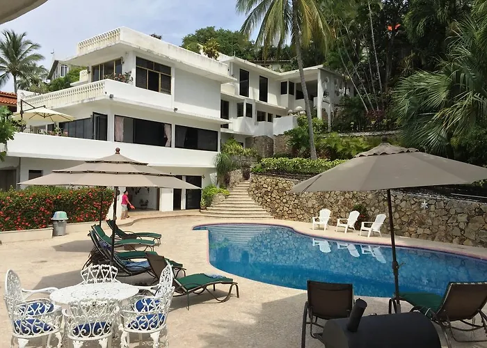 Villa Guitarron gran terraza vista espectacular 6 huespedes piscina gigante Acapulco