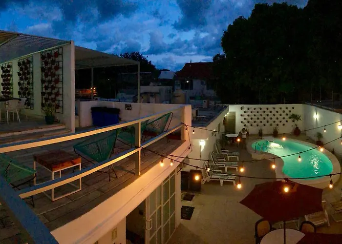 Moloch Hostel&Suites